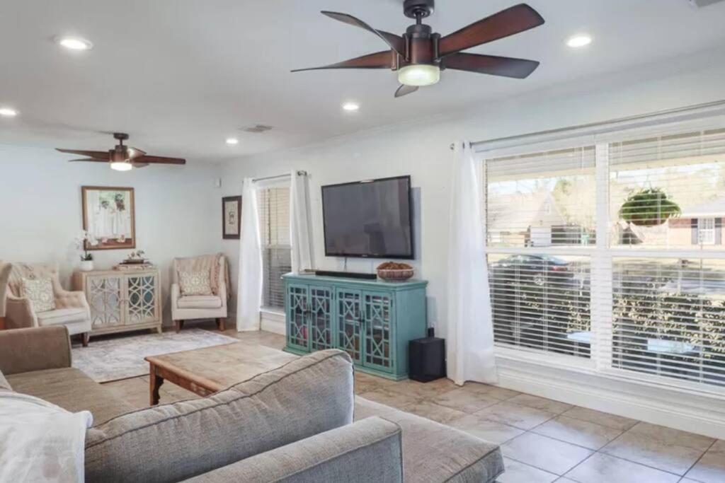 4/3 Home Centrally Located, Beach, Casino, Airport, Dining, Golfing, Shopping, Entertainment กัลฟ์พอร์ต ภายนอก รูปภาพ
