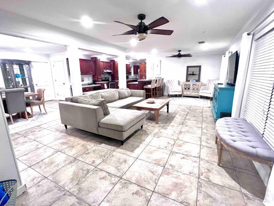 4/3 Home Centrally Located, Beach, Casino, Airport, Dining, Golfing, Shopping, Entertainment กัลฟ์พอร์ต ภายนอก รูปภาพ