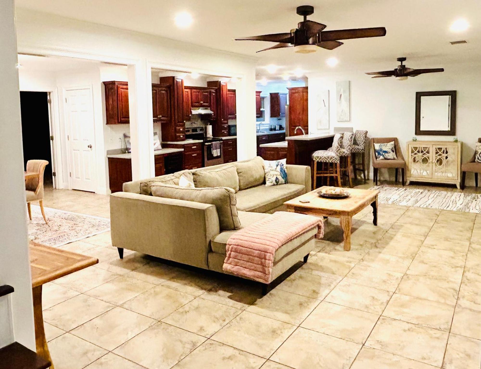 4/3 Home Centrally Located, Beach, Casino, Airport, Dining, Golfing, Shopping, Entertainment กัลฟ์พอร์ต ภายนอก รูปภาพ